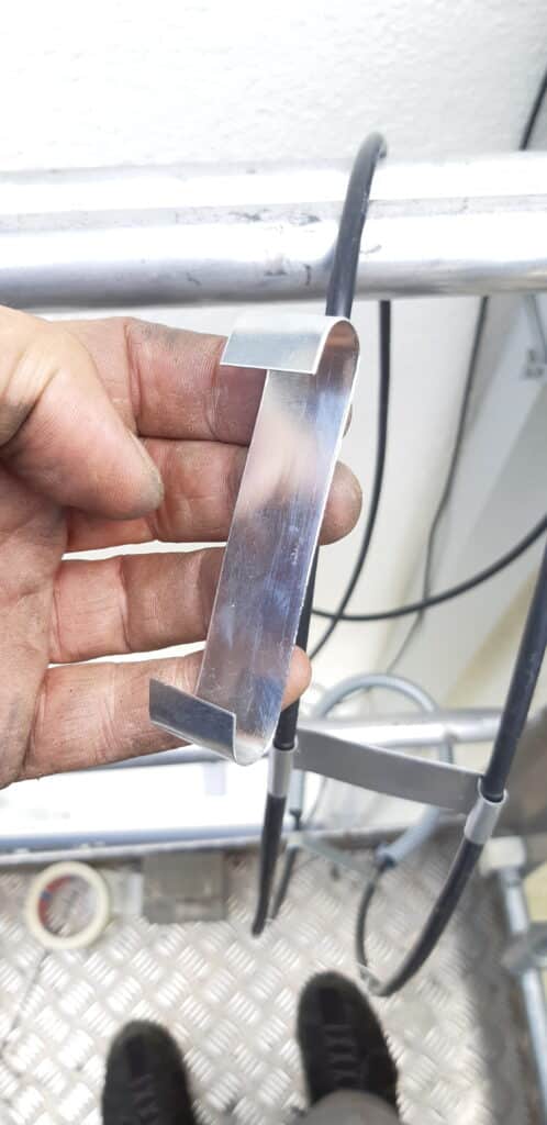 Rennikaabli distantsklamber sulatuskaabel vihmaveetorude küttekaabli distantsklamber