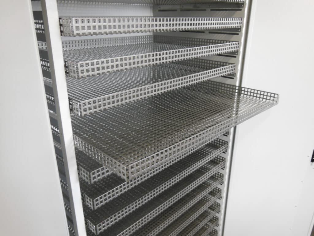 Toidukuivati - dehüdraator IZOTERMA S-100 Tööstuslik dehüdraator IZOTERMA S-100 marjade seente kuivatuskapp toidu kuivati kuivatusahi puuviljakuivati